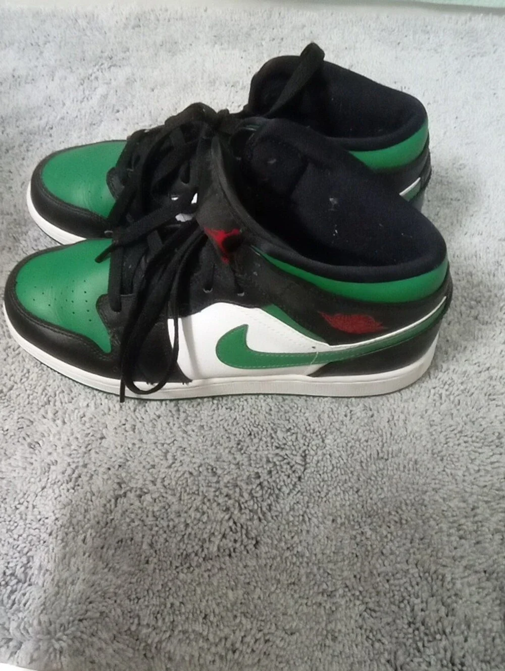 Nike Men’s Green Black White Low-Top Sneakers